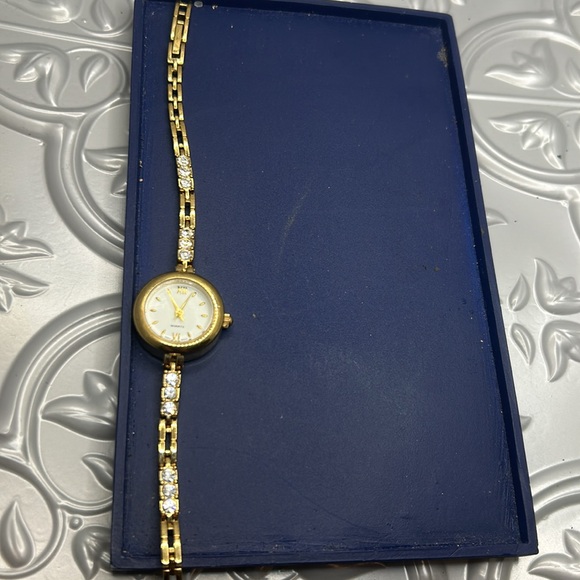 Vintage‎ Gold Women\'s Watch with Crystal Details main image 5